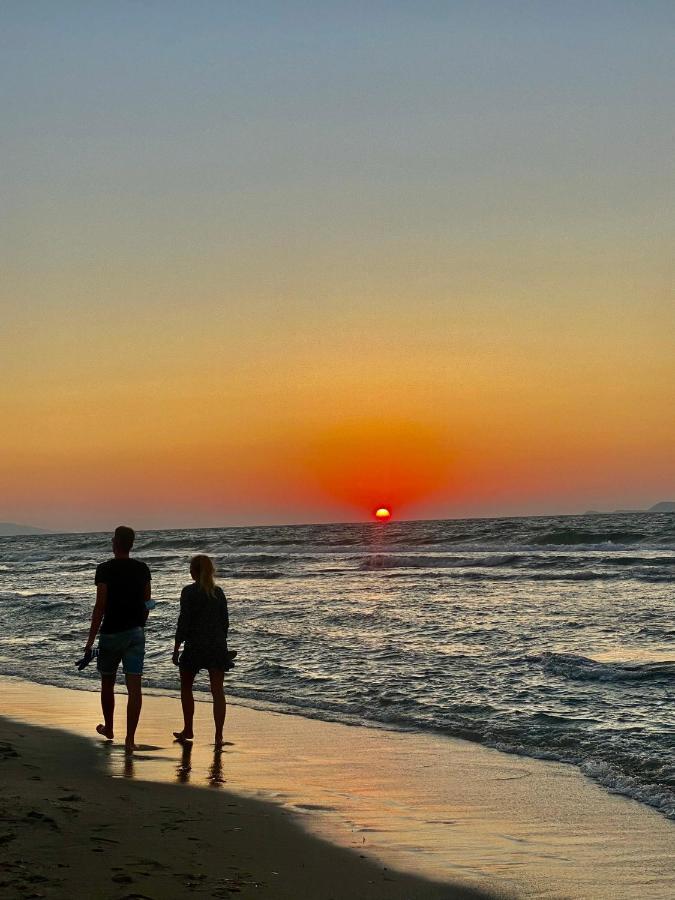 Mikes On The Beach Херсонісос Екстер'єр фото